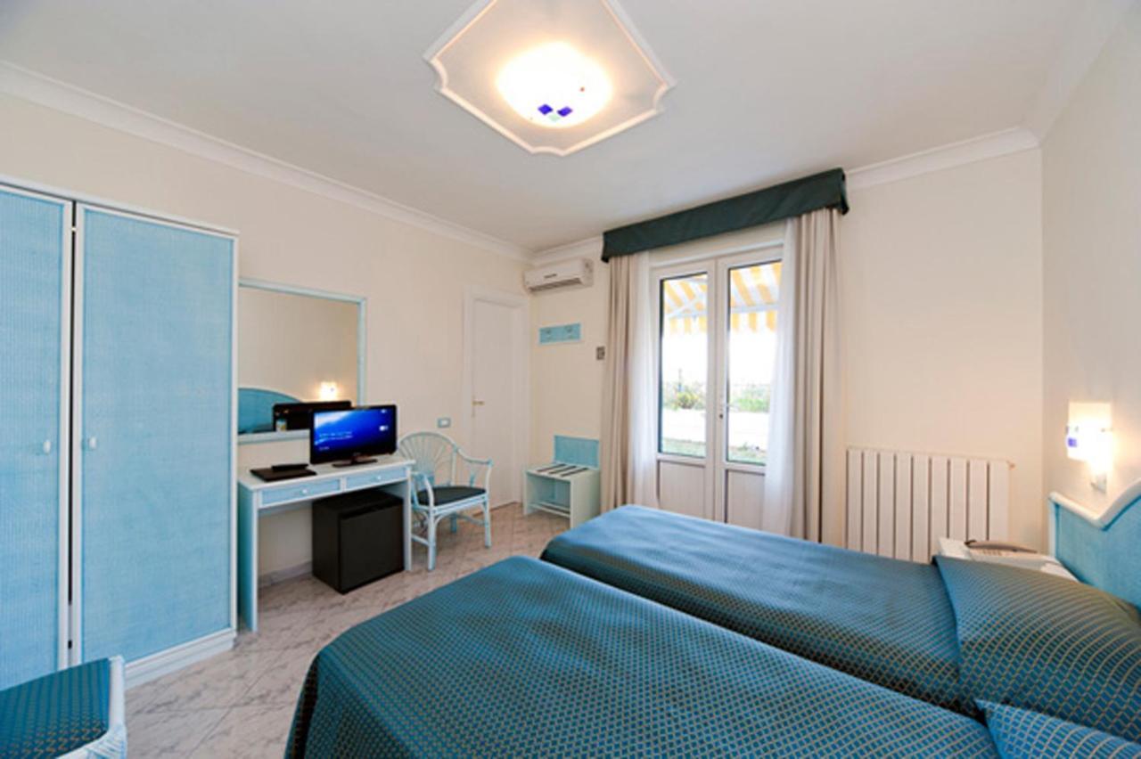 Hotel Bellevue Benessere & Relax Ischia Rum bild